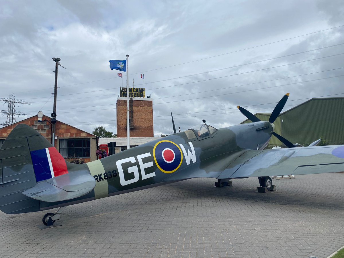 Happy #YorkshireDay! 🎉#Didyouknow it goes back to as 1759?
Also known as Minden Day, the date alludes to the Battle of Minden, &amp; marks the participation of the King's Own Light Infantry &amp; 5 regiments of the British Army, a white rose was permitted to be worn in their headwear!