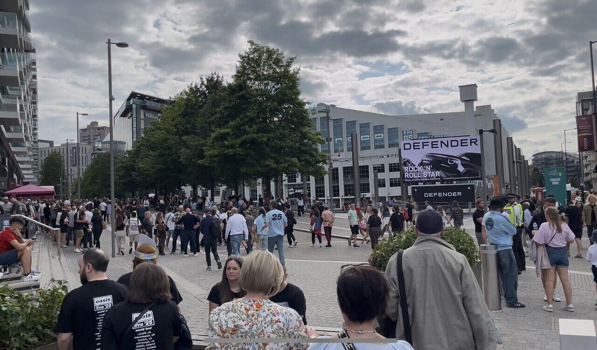 AVMatrix1's tweet image. Brand impact above☝️&amp;amp; below👇for DEFENDER ROCK ’N’ ROLL STAR! ⭐️

Delighted to be invited by @GPM3601 to provide LED trailer screens for DEFENDER, the official automotive partner of Oasis Live ’25.

🌐 av-matrix.com/led-screen-hire
☎ 01937 844 320

#LEDscreenhire #EventProfs