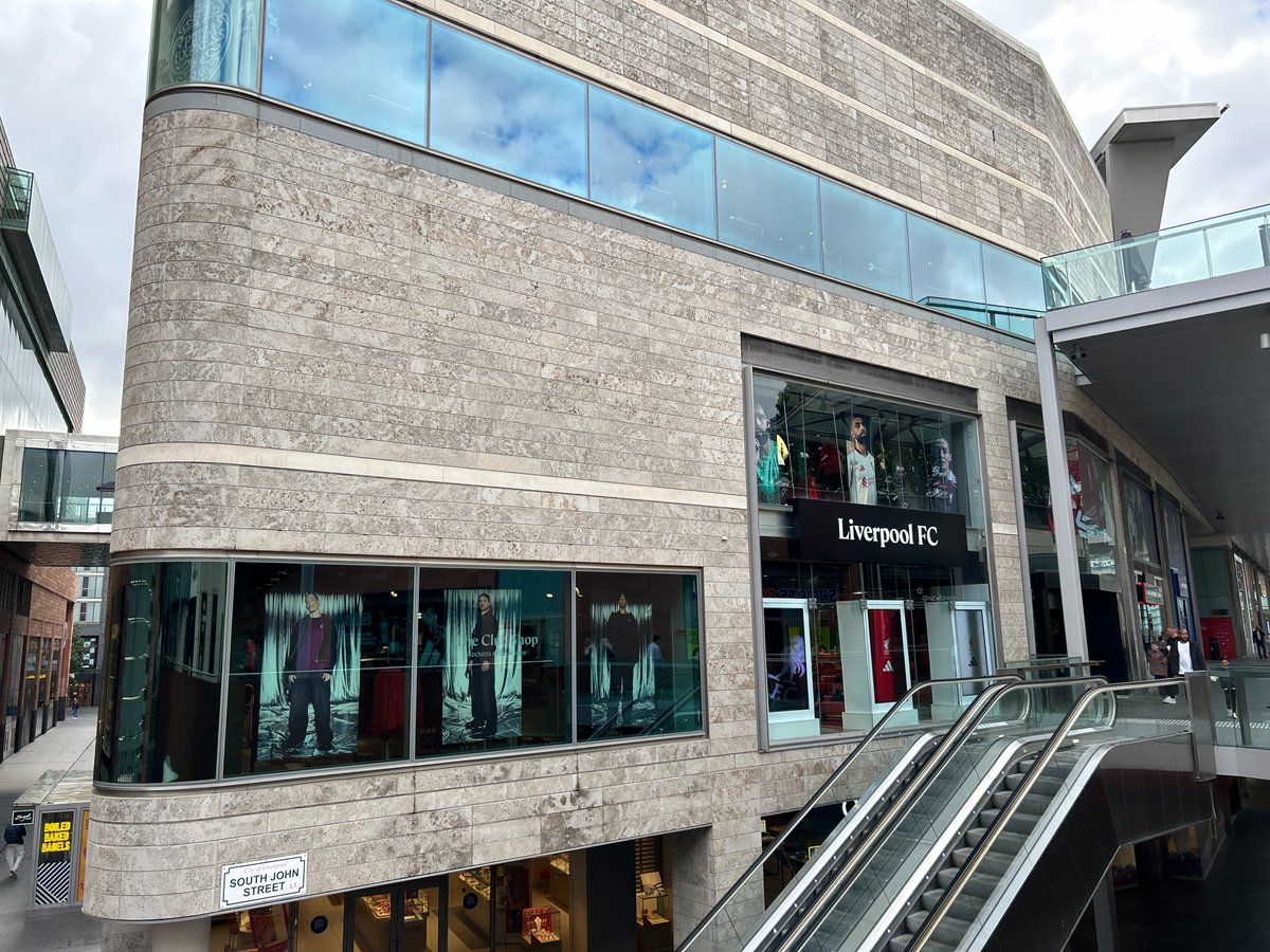 Liverpool_ONE's tweet image. 🔴 The wait is over!

The brand new LFC kit has landed, and you can get your hands on it now at the Official @LFC Store at Liverpool ONE ❤

📍 LFC, Upper South John Street