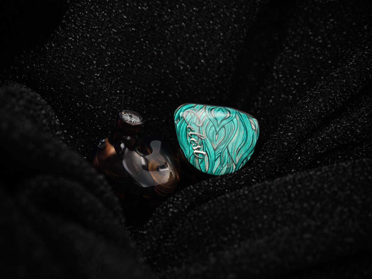 celestaudioLSR's tweet image. Yakshaは、2DD+ 1BA+1平面磁界ドライバー構成による力強くエネルギッシュなサウンドを届けてくれます。豊かでインパクトがあり、細部までしっかり表現。ポップスや日常
リスニングにぴったりな仕上がり。価格帯の中では間違いなく際立った存在です。
#Celest #Yaksha #HiFi #IEM