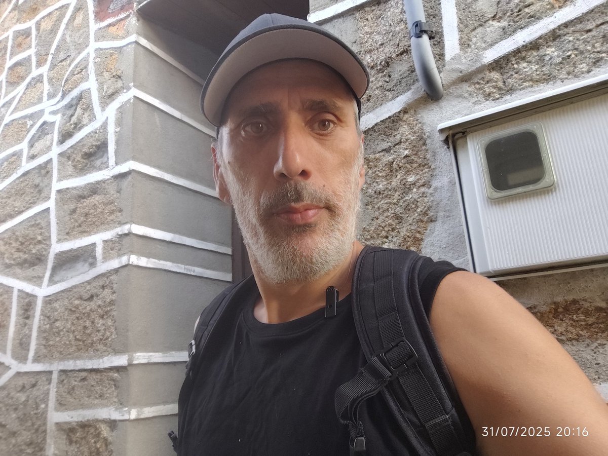 Porque non queremos que se perpetúe a manipulación informativa. Porque queremos que a TVG e a RG saian da decadencia na que están. Porque somos servizo público...

Seguimos berrando #DefendeAGalega
A Túa. A de Todas
#VenresNegro376CRTVG