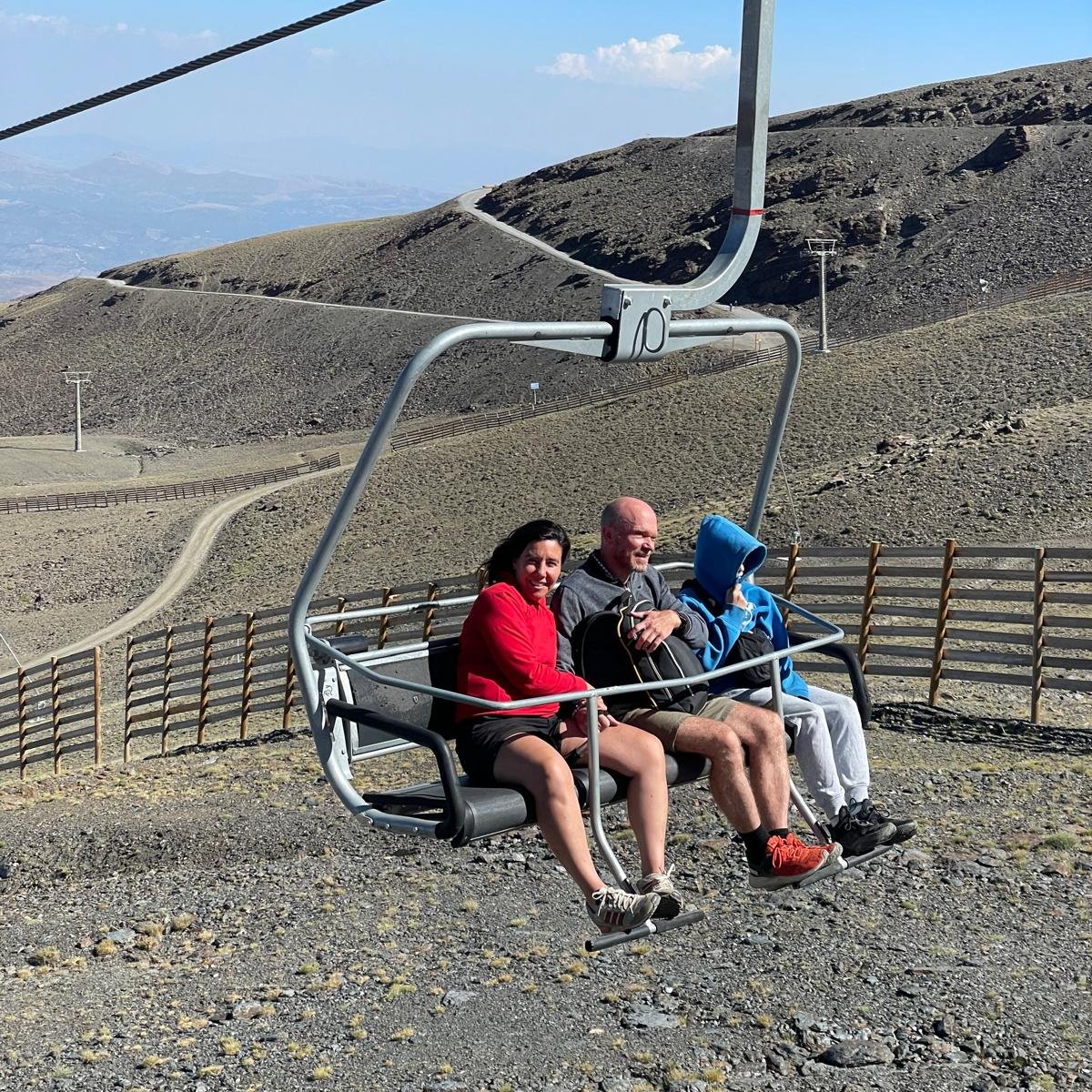 ¿Recibir agosto al fresquito? sí, en #SierraNevada
Con mil planes para disfrutar del finde... ¡además de las fiestas de la #VirgendelasNieves! 
🥾Rutas
🏊‍♂️ Piscina
🎶 Conciertos
🌠 Astroturismo
🚵‍♂️ Rutas e-bike
🎯 Actividades 
ℹ️sierranevada.es 
#SierraNevada #Verano2025