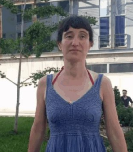 SirenesFR's tweet photo. 🔴ALERTE INFO | UNE MILITANTE D'EXTRÊME-GAUCHE EST EXPULSÉE DE SON LOGEMENT PAR UN IMMIGRÉ QU'ELLE HÉBERGEAIT DEVENU UN SQUATTEUR AGRESSIF

🔑 Estíbaliz Kortazar, ex-candidate d’Elkarrekin (Podemos) à Basauri, a fui son domicile après que l’immigré maghrébin de 48 ans qu’elle avait hébergé a cessé de payer, changé les serrures, insulté, harcelé sexuellement, consommé du porno devant elle et mordu au visage un médiateur.

⚖️ La police dit ne rien pouvoir faire sans décision de justice. L’ancienne militante dort chez des proches et suit un traitement psychologique. Elle a lancé une pétition pour accélerer le délai judiciaire et pouvoir récupérer son logement. (El Español)