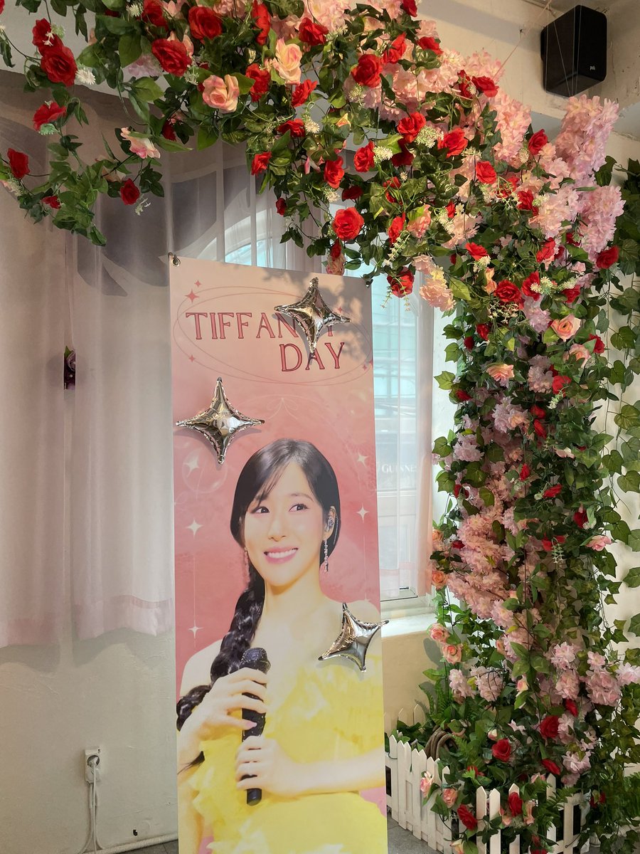 입구에서 맞아주는 아댕묭에 베이비파니 시절부터 시작하는 사진들에 눈물쏟을뻔ㅠㅠㅋㅌㅋ
어딜 봐도 파니 모습인데 소시와 파니 비디오와 사운드가 재생되는 곳에서 달달한 음료마시면서 행복했어요 감사합니다

#Keeps_blooming_Tiffany
#8월에피어난_아름다운_티파니에게