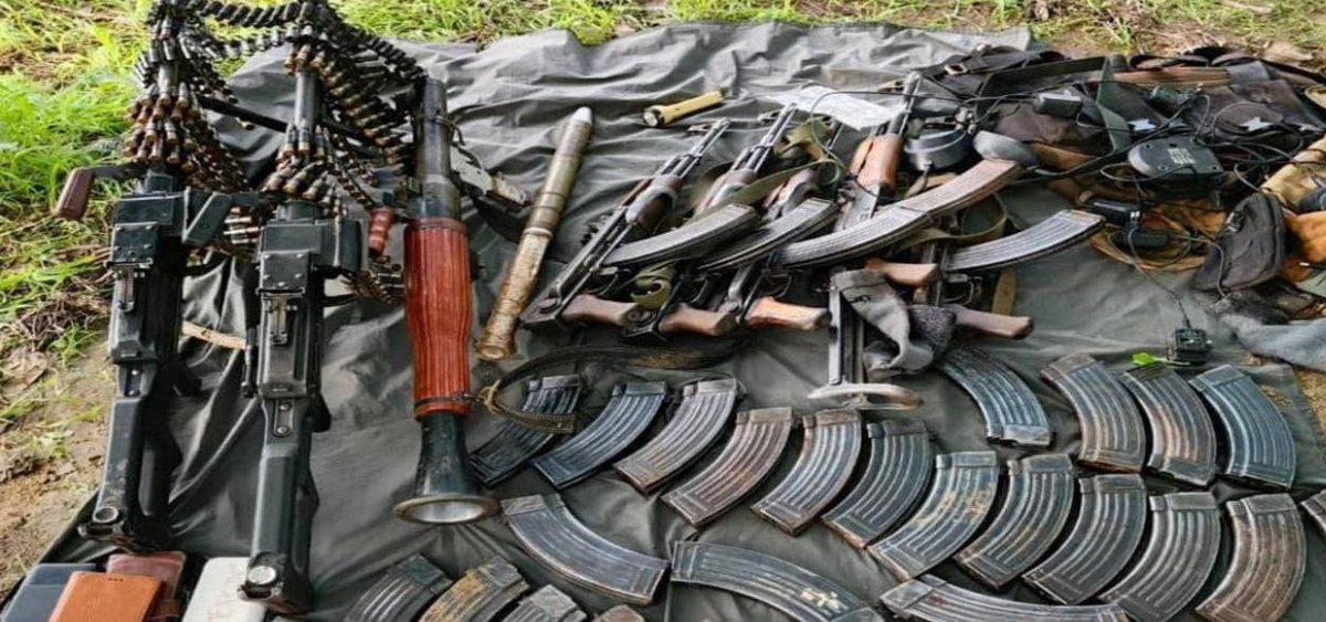 Wamaps_news's tweet photo. Attaques recensées :
✴️15/07 : Un poste de sécurité a été attaqué à proximité de #Gaoua par le #JNIM.
🔴16/07 : Une attaque meurtrière à #Ouargaye a coûté la vie à 16 gendarmes, issus de la 50ᵉ promotion de 2024.
🔴17/07 : À #Lankoué (province du #Sourou), une attaque du #JNIM a visé trois positions militaires. 13 soldats ont été tués.
✴️18/07 : Une position des #VDP près de #Kaya (#CentreNord) a été prise par le #JNIM.
🔴18/07 : Dans l'État de #Koulpélogo, un poste militaire a été attaqué. Plusieurs soldats ont été tués. 9 armes, 11 motos, un drone DJI ont été volés. Un véhicule a été détruit (📷ci-dessous).
✴️19/07 : Une frappe de drone a visé #Bantouani, à 14 km de #Kantchari, près de la frontière nigérienne.
✴️19/07 : Le #JNIM a lancé une attaque d'envergure contre la commune de Saint Martin (#Doumbala).
⚫️19/07 : Deux postes des #FDS ont été attaqués à #Djibo. Les unités du BIR sont intervenues. Plusieurs terroristes ont été neutralisés.
✴️19/07 : Des éléments armés ont attaqué #Sawenga, dans la commune de #Bitou. Aucun bilan disponible.
⚠️20–21/07 : Une forte détonation a été entendue vers 2h du matin dans le secteur 11 de #Fada_N_Gourma. Aucun bilan disponible.
✴️23/07 : Un véhicule des FDS a été détruit par un engin explosif improvisé (#IED) entre #Fada et #Yamba. Le #JNIM revendique l’attaque.
3⃣/4⃣