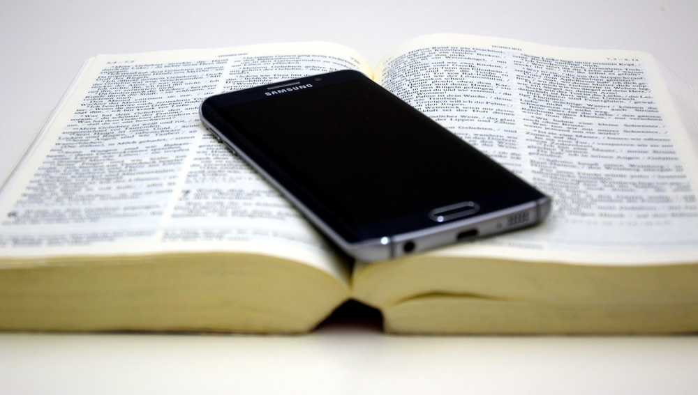 Erstmals mehr digitale als gedruckte Bibeln weltweit verbreitet - 25,9 Millionen digitale versus 22,5 Millionen gedruckte Ausgaben - Spanische Ausgabe an erster Stelle vor portugiesischer und englischer: kathpress.at/goto/meldung/2…