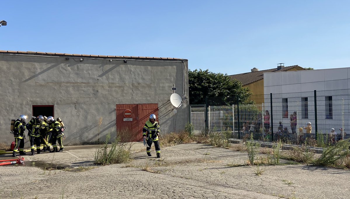 BÉPOIX Pierre (@pierrebepoix) on Twitter photo Avec les <a href="/Pompiers_13/">Pompiers13</a> de <a href="/ville_de_senas/">Ville de Sénas</a>, nichés entre les massifs des #Alpilles et du #Lubéron ce matin. Vérification de la #CapacitéOpérationnelle du #CIS, #ActivitésPhysiques & #Manoeuvre de la garde, sous les yeux ébahis et encouragements de la future génération (crèche) ! Avec les <a href="/Pompiers_13/">Pompiers13</a> de <a href="/ville_de_senas/">Ville de Sénas</a>, nichés entre les massifs des #Alpilles et du #Lubéron ce matin. Vérification de la #CapacitéOpérationnelle du #CIS, #ActivitésPhysiques & #Manoeuvre de la garde, sous les yeux ébahis et encouragements de la future génération (crèche) !