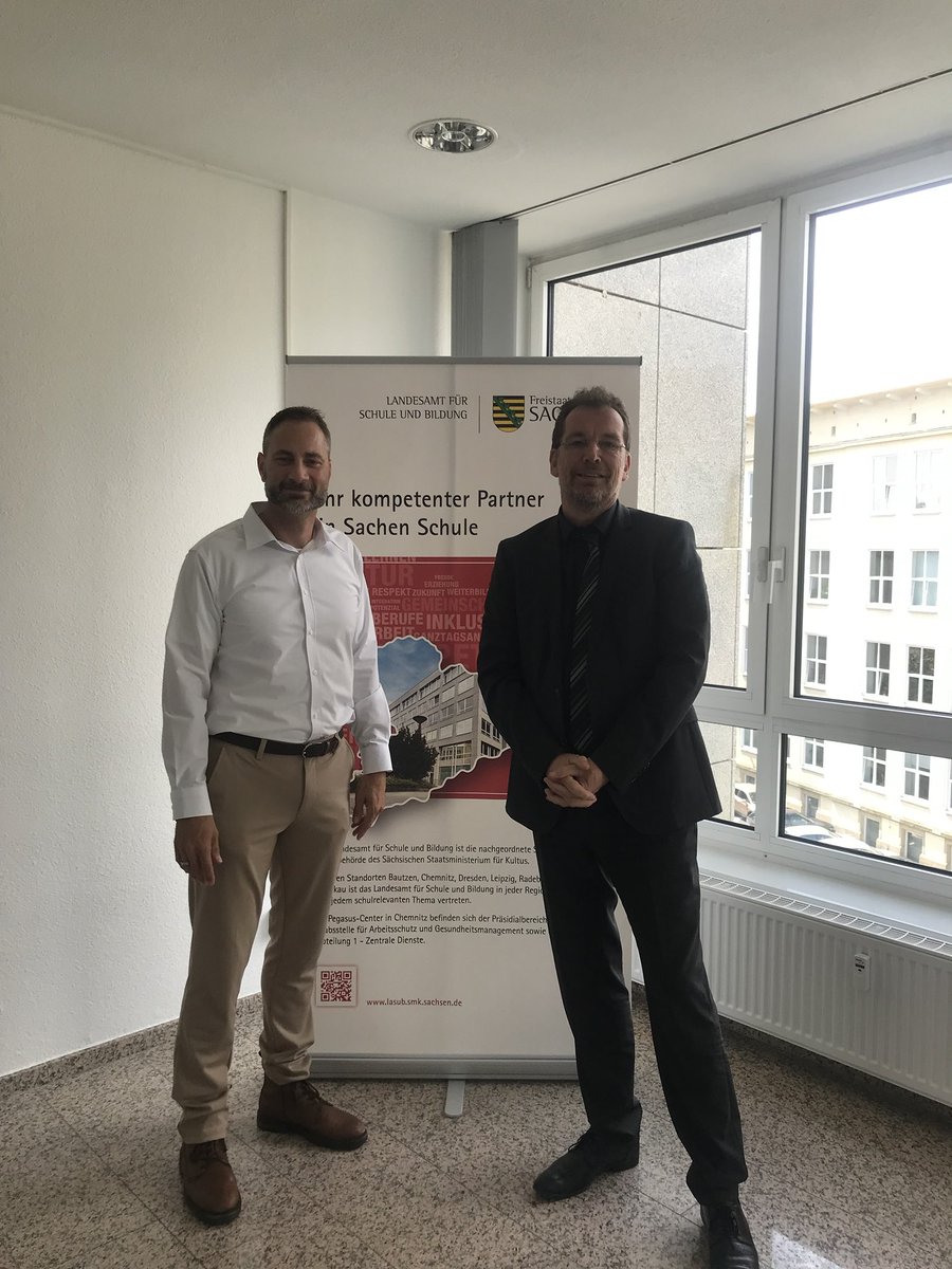 Richtig schöner Termin gestern mit dem Präsidenten des Landesamtes für    #Schule und #Bildung

Themen waren insbesondere:
#Bildungsangebote der VZS an Schulen
#Lehrkräftefortbildung

Danke für das tolle Gespräch und viel Erfolg im neuen Amt!!!