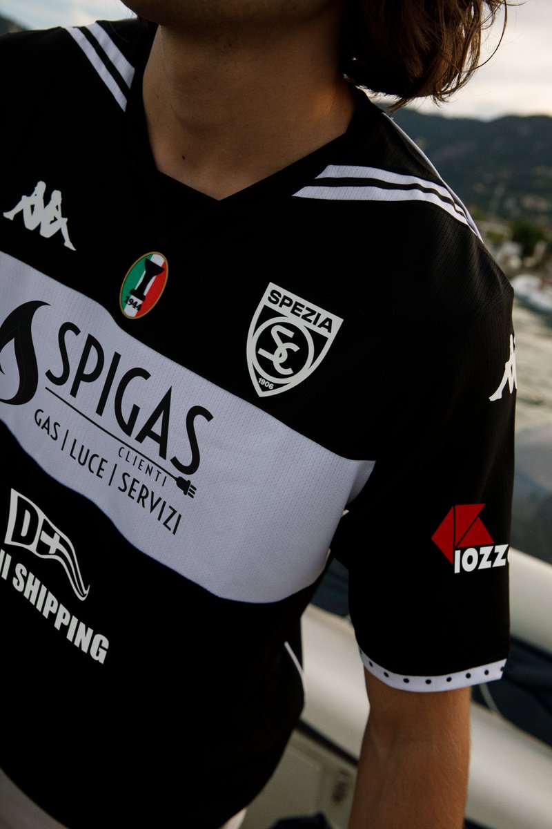 Lo <a href="/SpeziaCalcio/">Spezia Calcio</a>  presenta il Kit Away per la stagione 2025/26 di #SerieB. 
Cosa ne pensate?