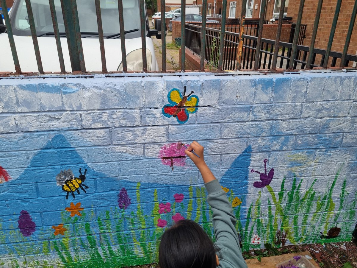 LinenQuarterBID's tweet image. Yesterday we took out our🖌️🖌️to assist the Donegall Pass community with the finalisation of a children-led street art piece on Maryville St. We think the result has really improved this entrance to Donegall Pass. Thanks again to @DPCForum for making it happen!