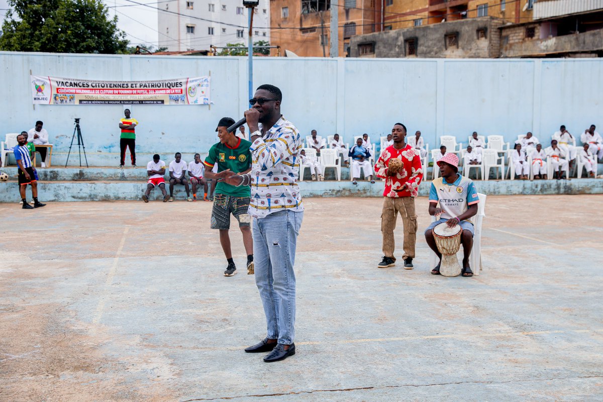UNFPACameroon's tweet photo. Vacances citoyennes et patriotiques : Le Ministre @MFoutsou a clôturé ce 31.07.2025 au #CMPJ, le Tournoi Futsal Jeunes de la rue. 7 arrondissements de Yaoundé étaient en lice. Après un mois de sensibilisation, éducation, formation et socialisation, 233 jeunes ont été touchés. https://t.co/nI566J7zPm