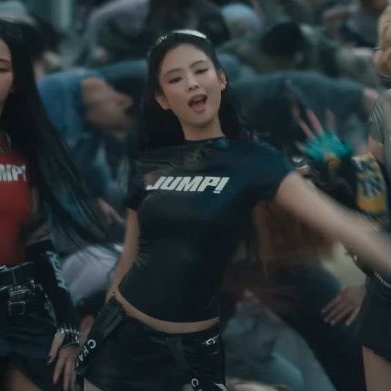 doesloved's tweet image. JENNIE