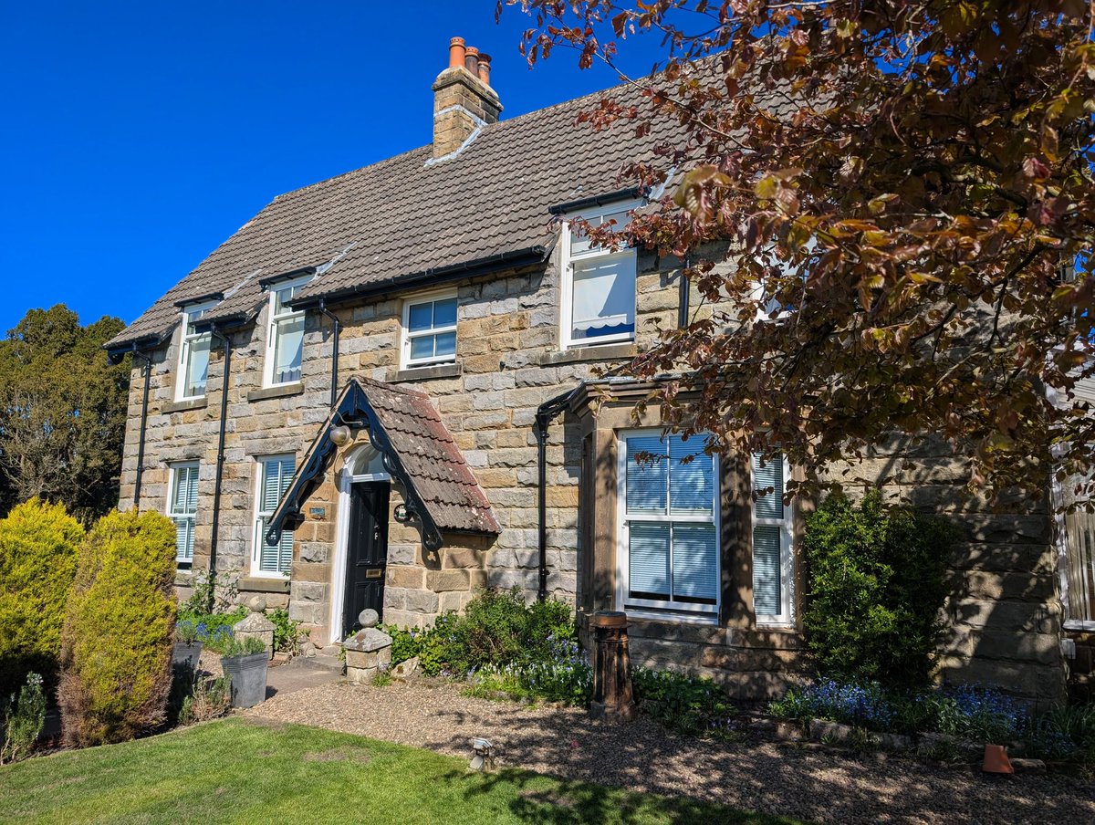 GlendaleHouse's tweet image. Bed and breakfast in the centre of the village of Goathland, North Yorkshire  Check availability and book direct online glendalehouse.co.uk #bedandbreakfast #wheretostay #goathland #fullenglishbreakfast #shortbreaks #nymr #steamtrains #hotels #walking #waterfalls