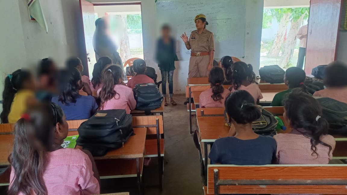 AMBEDKARNAGAR POLICE (@ambedkarnagrpol) on Twitter photo рдерд╛рдирд╛ рдмреЗрд╡рд╛рдирд╛ рдПрдВрдЯреАрд░реЛрдорд┐рдпреЛрдВ рдЯреАрдо рджреНрд╡рд╛рд░рд╛ #рдорд┐рд╢рди_рд╢рдХреНрддрд┐_рдлреЗрдЬрд╝_5 рдХреЗ рддрд╣рдд рд╕рд╛рдЗрдмрд░-1930 рдЬрд╛рдЧрд░реВрдХрддрд╛ рдЕрднрд┐рдпрд╛рди рдХреЗ рдХреНрд░рдо рдореЗрдВ рдорд╣рд┐рд▓рд╛рдУрдВ, рдмрд╛рд▓рд┐рдХрд╛рдУрдВ рдХреЛ #WomenPowerline-1090,181,112 #CMHelpline-1076 рд╡ рд╡рд┐рднрд┐рдиреНрди рдпреЛрдЬрдирд╛рдУрдВ рдХреЗ рдмрд╛рд░реЗ рдореЗ рдЬрд╛рдЧрд░реВрдХ рдХрд┐рдпрд╛ рдЧрдпрд╛ред
#WomenEmpowerment
#MissionShakti5 рдерд╛рдирд╛ рдмреЗрд╡рд╛рдирд╛ рдПрдВрдЯреАрд░реЛрдорд┐рдпреЛрдВ рдЯреАрдо рджреНрд╡рд╛рд░рд╛ #рдорд┐рд╢рди_рд╢рдХреНрддрд┐_рдлреЗрдЬрд╝_5 рдХреЗ рддрд╣рдд рд╕рд╛рдЗрдмрд░-1930 рдЬрд╛рдЧрд░реВрдХрддрд╛ рдЕрднрд┐рдпрд╛рди рдХреЗ рдХреНрд░рдо рдореЗрдВ рдорд╣рд┐рд▓рд╛рдУрдВ, рдмрд╛рд▓рд┐рдХрд╛рдУрдВ рдХреЛ #WomenPowerline-1090,181,112 #CMHelpline-1076 рд╡ рд╡рд┐рднрд┐рдиреНрди рдпреЛрдЬрдирд╛рдУрдВ рдХреЗ рдмрд╛рд░реЗ рдореЗ рдЬрд╛рдЧрд░реВрдХ рдХрд┐рдпрд╛ рдЧрдпрд╛ред
#WomenEmpowerment
#MissionShakti5