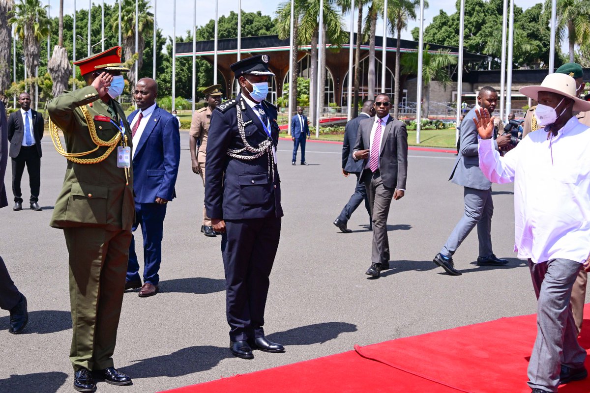 McDans Kamugira (@mkamugira1) on Twitter photo An incredibly significant week! Honoured to meet CDF-KDF Gen. Kahariri to convey greetings from my CDF <a href="/mkainerugaba/">Muhoozi Kainerugaba</a> and discuss regional security. Capped off the week by welcoming our President & C-in-C to Nairobi for an official visit, where several MoUs were signed, and An incredibly significant week! Honoured to meet CDF-KDF Gen. Kahariri to convey greetings from my CDF <a href="/mkainerugaba/">Muhoozi Kainerugaba</a> and discuss regional security. Capped off the week by welcoming our President & C-in-C to Nairobi for an official visit, where several MoUs were signed, and