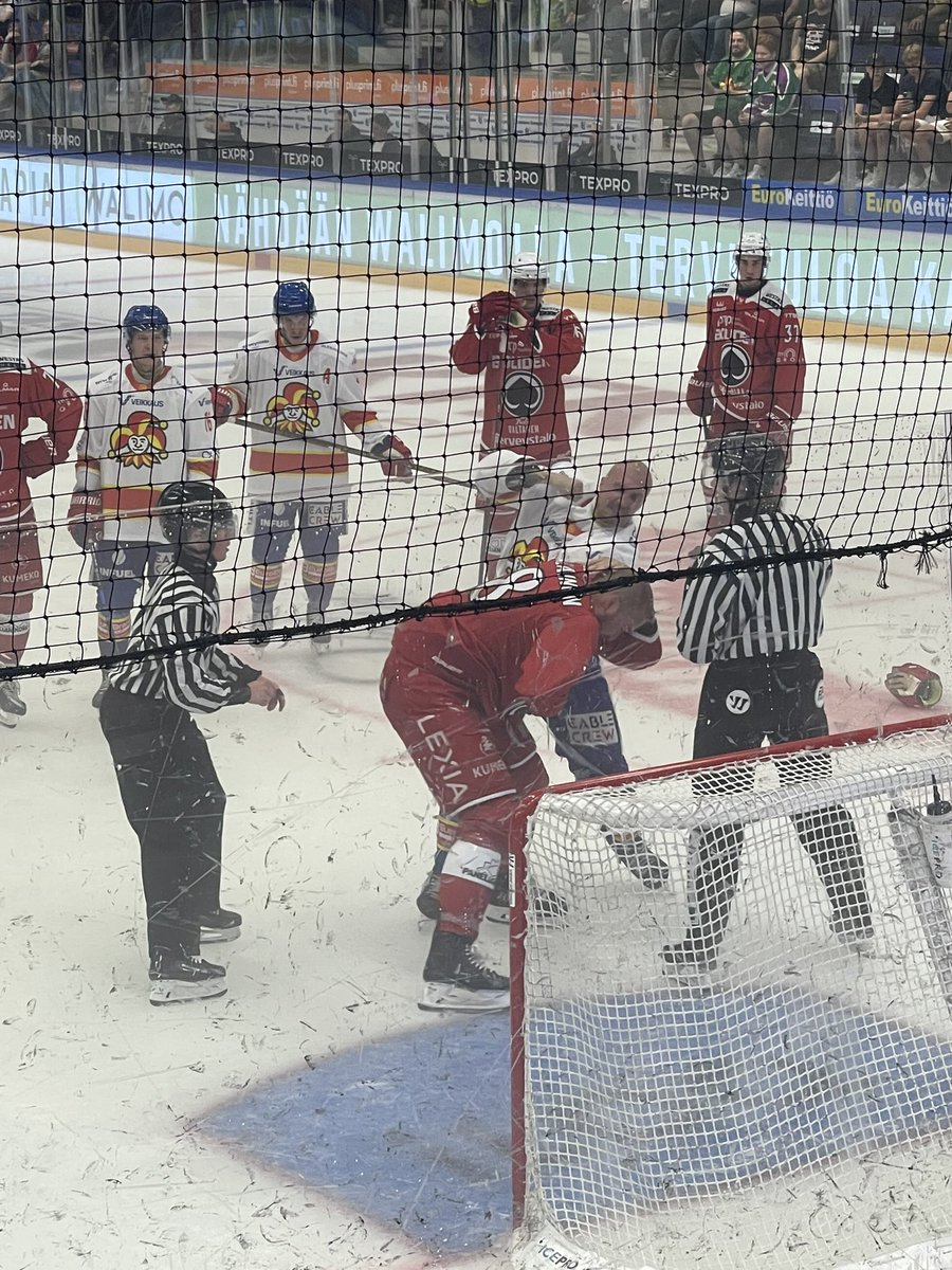 Myllyt sallittu. #Ässät - #Jokerit #Pitsiturnaus