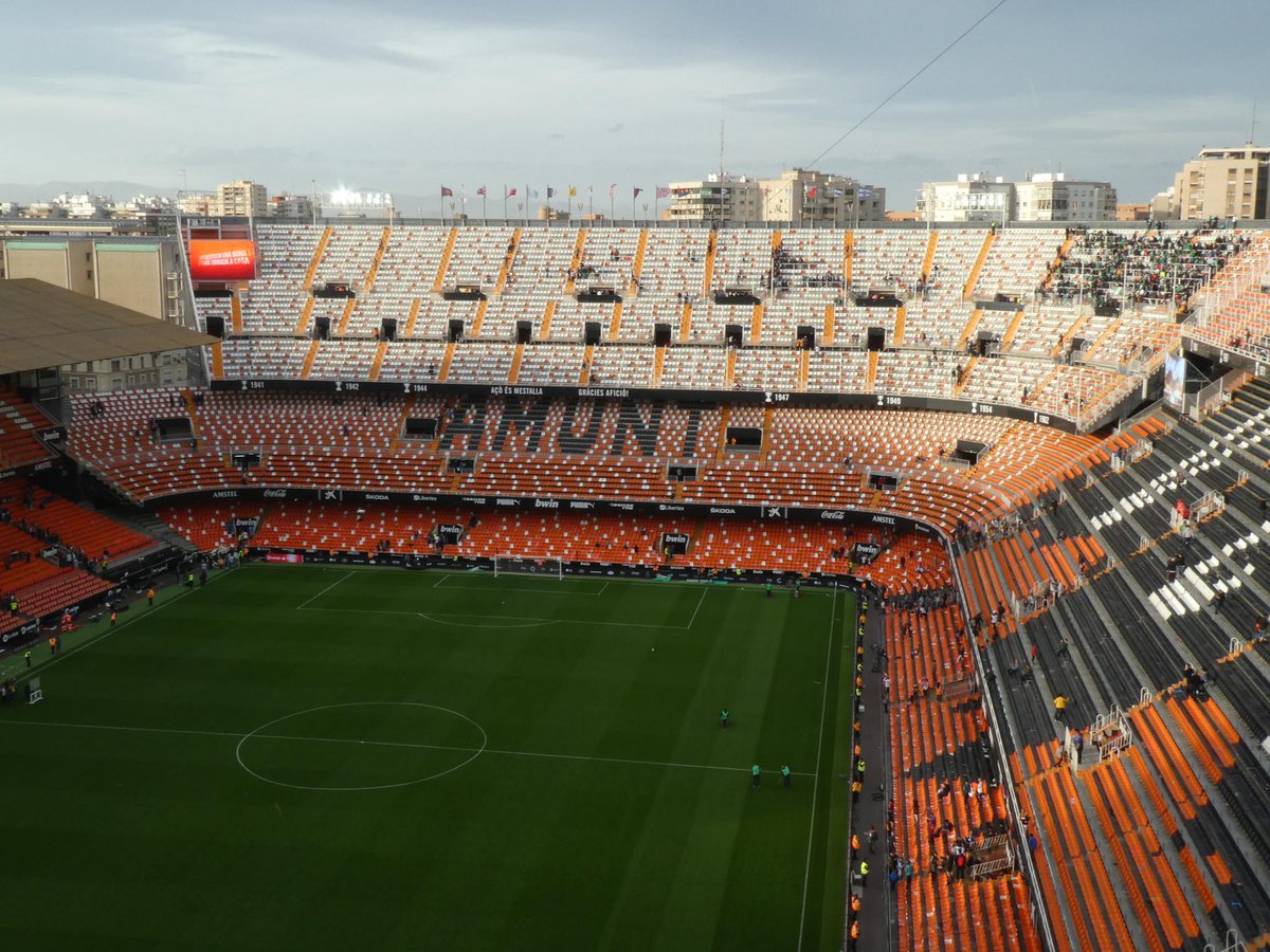 Acojonante que se vaya a cargar #Mestalla por un Australia- Burkina Faso del mundial 2030