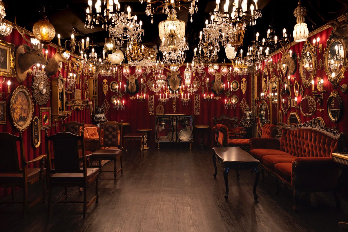 8月1日！金曜日！
シーシャバーラビアンローズ、オープン致しました！
本日も皆様のご来店をお待ちしてます！
華金の夜はラビアンローズから！！