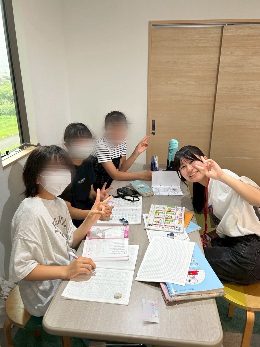 heath_Peace6's tweet photo. 🟠活動報告🟠

 7月のmtgでは、夏企画に向けての話し合いをさらに進めました☀️だんだんと内容が決定し、h°eathメンバーも楽しみにしています🌻🧡
 
 おあしすでは、しっかりと宿題を頑張る姿や、暑さに負けず元気に遊ぶ姿が見られました💪

8月も暑さに負けることなく楽しく活動し���いきます！ https://t.co/6ohCTYaQIT