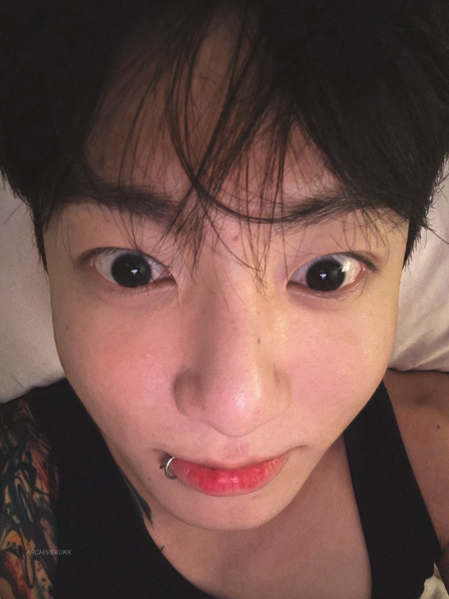 97Jungukk's tweet photo. 🐰 오랜만이에요? https://t.co/kNYJR2blk0