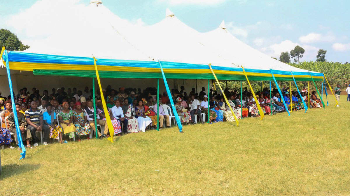 Tubahaye ikaze mu Kagari ka Basa, Umurenge wa Rugerero ahari kubera igikorwa cyo kwizihiza umunsi w'#Umuganura2025. 
Ni ibirori byitabiriwe na Guverineri wa <a href="/RwandaWest/">Western Province I Rwanda</a> Ntibitura Jean Bosco,Perezida w'Inama Njyanama n'abandi bajyanama, inzego z'umutekano n'abaturage b'aka Kagari.