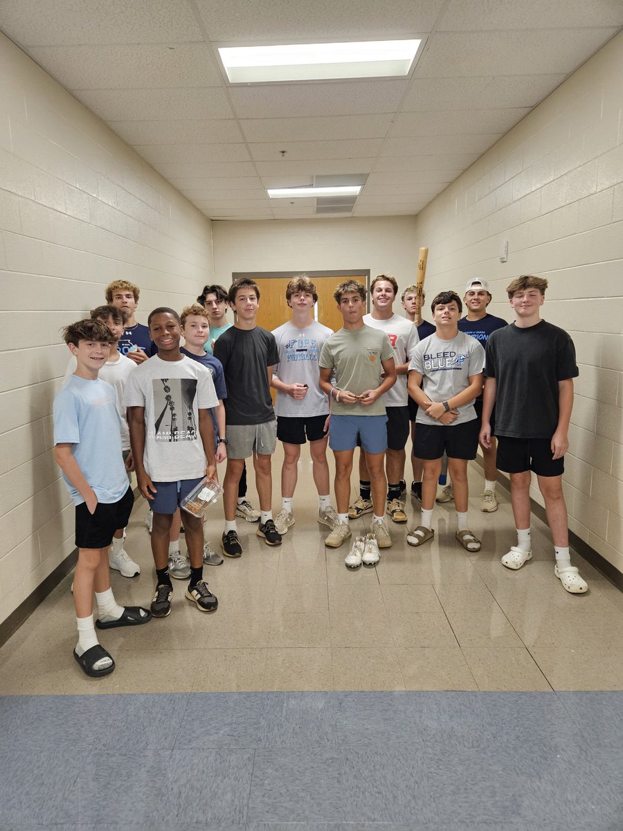 Pope_Baseball's tweet photo. Welcomed our prospective βΎοΈ class of 2029 back to campus Thursday afternoon to have our upper classman ease their transition to HS.
Love seeing our returning players serving their future brothers!
Also pitched in to help prepare the PAC lobby for school!
#POPEBOS
#GDNation https://t.co/1iFSsc1bYv