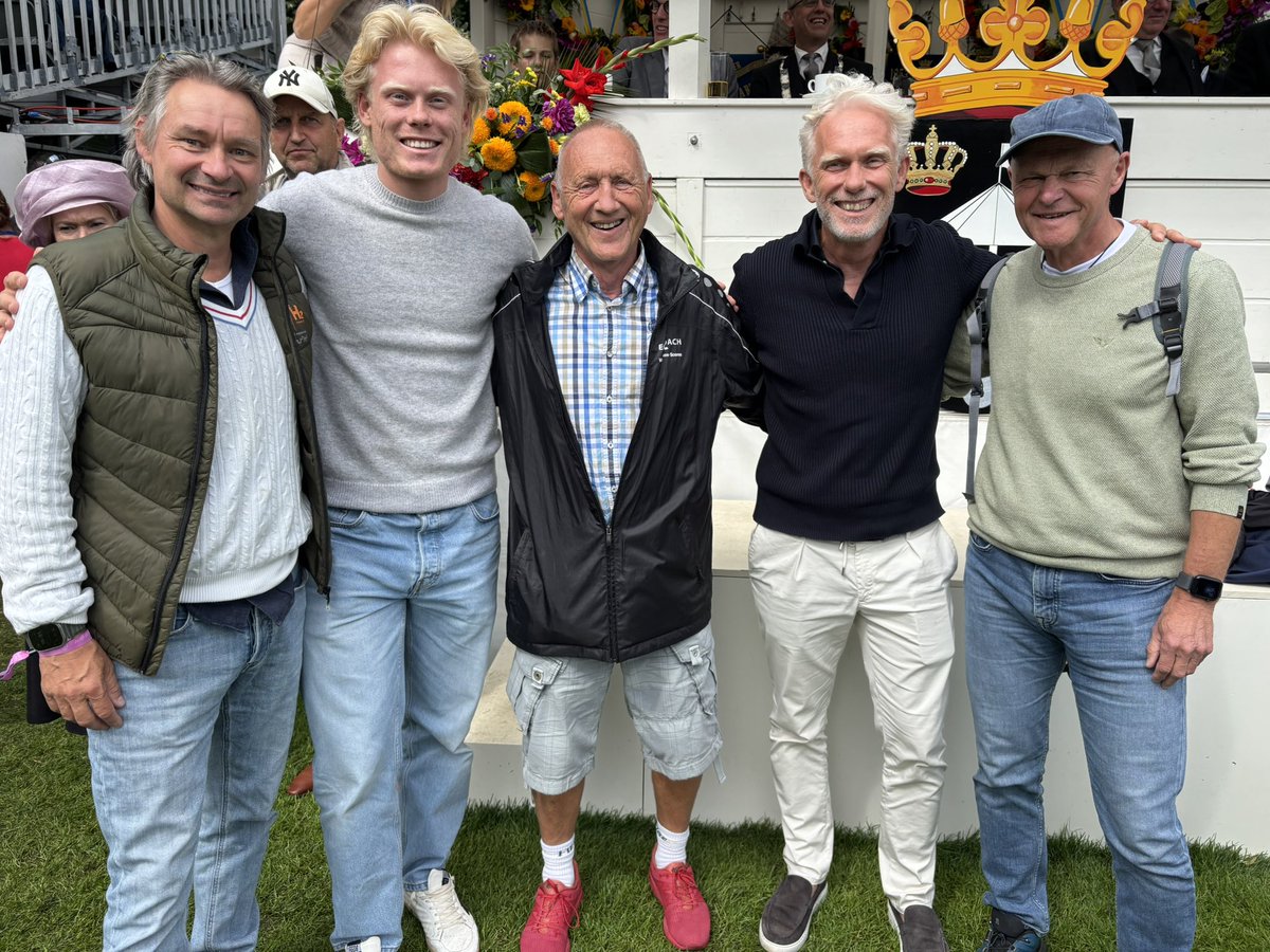 Op de mooiste Friezendag. De PC in Franeker met o.a.  Foppe de Haan. Freark Smink en <a href="/lutzjacobi/">Lutz Jacobi</a> . Boppeslach, pripper, kwea en keats. Bjusterbaerlike dei🤩🙏