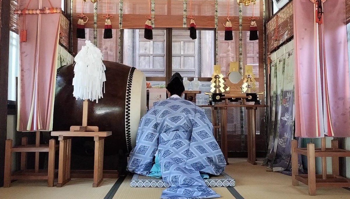 ⛩️月次祭⛩️

本日、八月の
月次祭を執り行いました。

日々の平安と氏子、また井八幡神社奉賛会の皆様のご健康、ご多幸を御神前にてお祈り申し上げました。

8月に入りいよいよ夏本番って感じですね😅
体調管理しっかり気をつけていきましょう😆!!✨✨