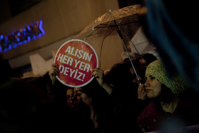 🏳️‍⚧️Trans Onur Haftası Komitesi: “Trans dayanışması, zorla yerinden edilmeyi yenecek”

Trans Onur Haftası Komitesi, Beyoğlu’nda yaşayan trans kadınların GBT gerekçesiyle karakola götürülmesine tepki gösterdi.

kaosgl1.org/haber/trans-on…