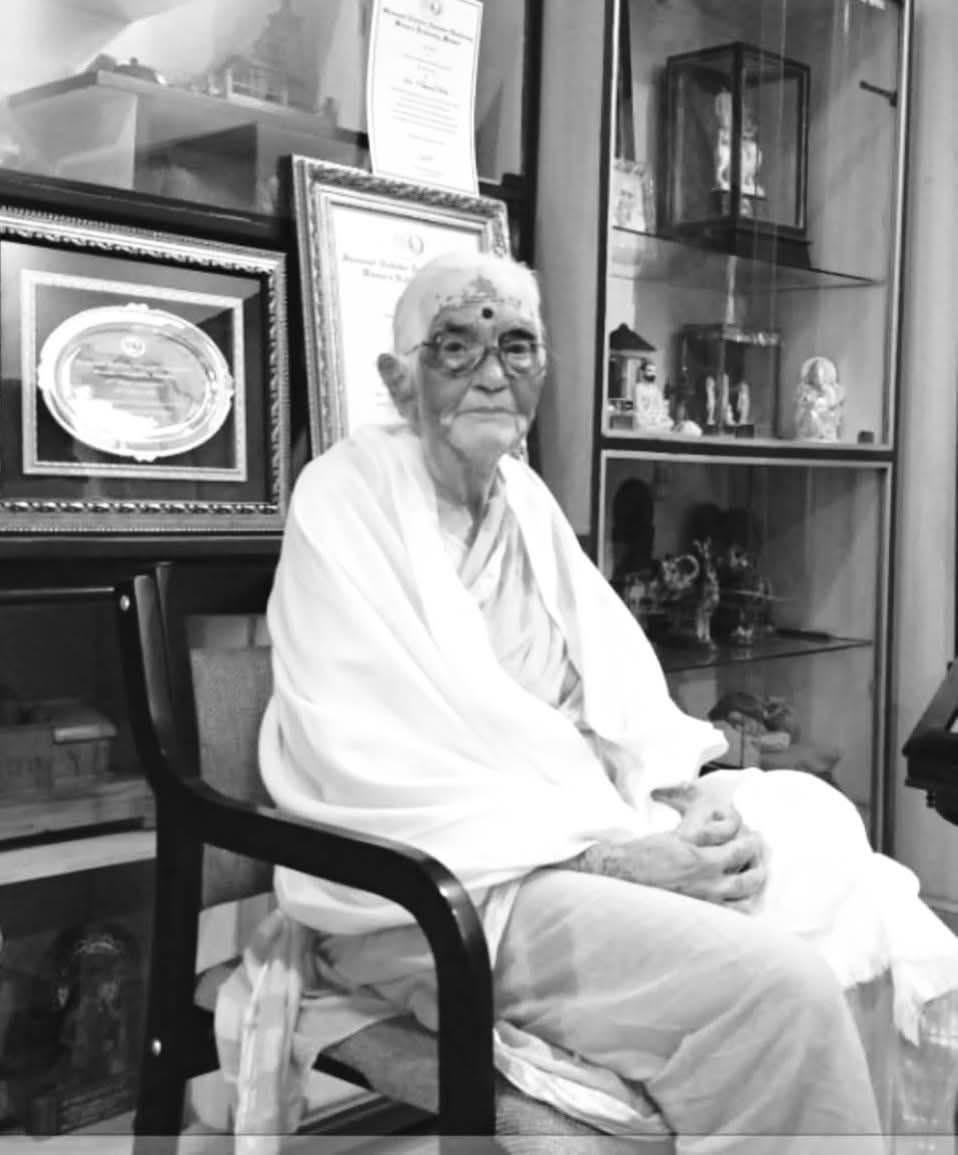 राष्ट्र सेविका समिति की प्रमुख संचालिका रहीं श्रद्धेय प्रमिला ताई मेढ़े जी के देहावसान से अत्यंत दुख हुआ है। महिला सशक्तिकरण के साथ-साथ राष्ट्र सेवा एवं सामाजिक कार्यों में उनके अमूल्य योगदान को सदैव याद किया जाएगा। 
ओम शांति!