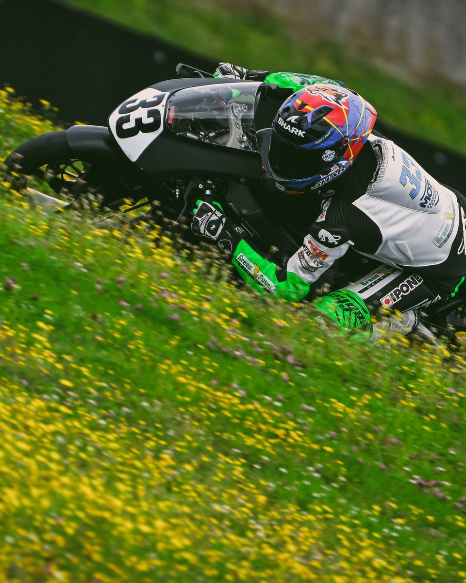 A look back at the collective track days organized by the <a href="/ffmoto/">FFM</a> at the Carole circuit this week 📷

Our rider @33fastyfoxy took part alongside many other promising riders 🤜🤛

#RoadToMotoGP #Moto3 #Racing #FFM #Onairfitness #EnzoBellon #EB33 #CIPGreenPower
