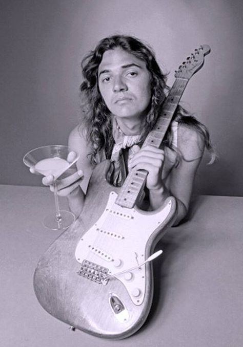TheDuckLR's tweet image. Remembering the legendary guitarist #TommyBolin who was born on August 1st, 1951 🙏
Happy Heavenly Birthday!
#Zephyr #JamesGang #DeepPurple #RestInPeace
