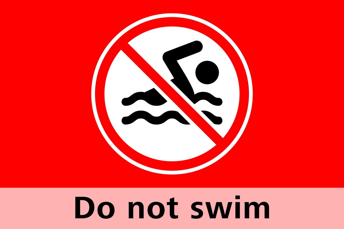 In verband met aanhoudende sterke (mui)stromen en branding is op het Haagse strand de rode vlag gehesen. Ga niet de zee in!