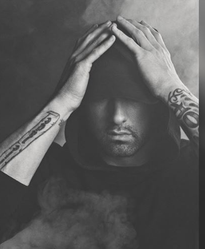 Ale_Ss_6170's tweet photo. "Wish I had the strength to just blow a kissI go to make a fist, but I can't make one,I'm frozen stiff
I yell but nothing comes out
I'm crying inside I shout, my vocal cords won't permit me
*I scream, but it's not allowed*"
#Arose
#Revival
#Eminem
#MarshallMathers
#RevivalDeservesBetter