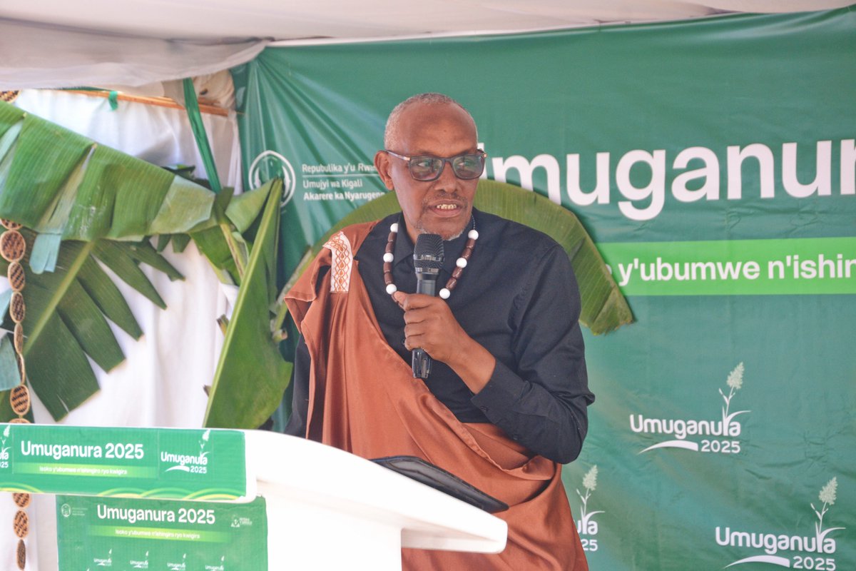 Nyarugenge District (@nyarugenge) on Twitter photo Nsanzabaganwa Modeste umwe mu nararibonye waturutse mu <a href="/IntekoyUmuco/">Inteko y'Umuco | Rwanda Cultural Heritage Academy</a> yasobanuye ko Umuganura ari Umunsi ukomeye mu gihugu kuko wahuzaga abantu b'ingeri zose. Nyuma abakoloni baje bawutesheje agaciro kugeza n'aho birukanye Gashamura wari Umwiru mukuru ushinzwe imihango y'umuganura Nsanzabaganwa Modeste umwe mu nararibonye waturutse mu <a href="/IntekoyUmuco/">Inteko y'Umuco | Rwanda Cultural Heritage Academy</a> yasobanuye ko Umuganura ari Umunsi ukomeye mu gihugu kuko wahuzaga abantu b'ingeri zose. Nyuma abakoloni baje bawutesheje agaciro kugeza n'aho birukanye Gashamura wari Umwiru mukuru ushinzwe imihango y'umuganura