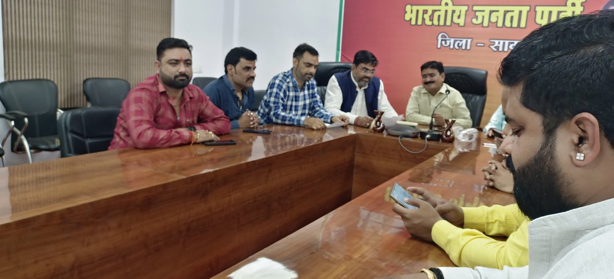 Manishc8120's tweet photo. आज भारतीय जनता पार्टी जिला कार्यालय सागर में आगामी कार्यक्रमों को लेकर भाजपा जिला अध्यक्ष श्री श्याम तिवारी जी के आवाहन पर आयोजित बैठक में सम्मिलित हु https://t.co/xy1KgxsomQ
