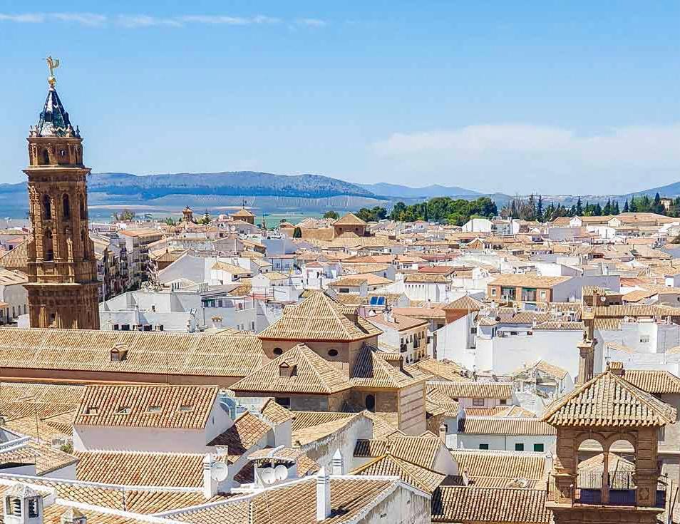 Ancile: DESDE UN MAR DE TEJADOS, DE ANTONIO CARVAJAL franciscoacuyo.blogspot.com/2025/08/desde-…