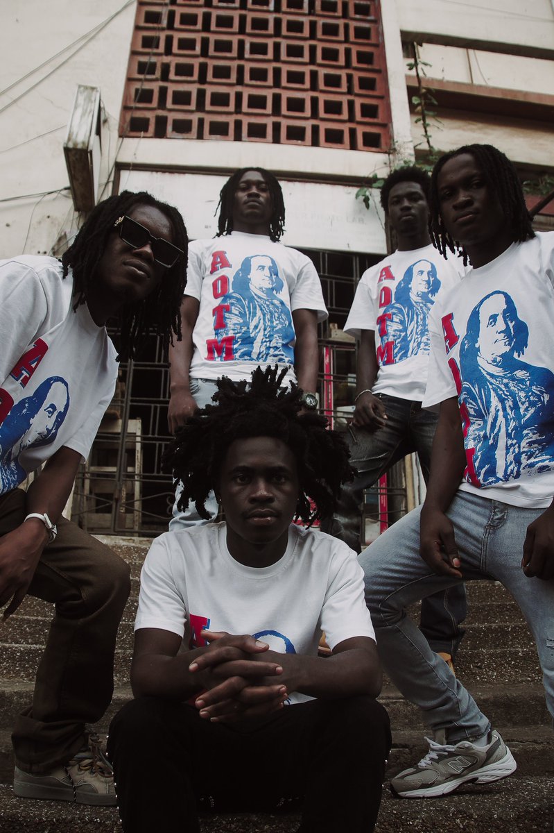 my lifestyle brand, my streetwear brand 

instagram.com/toujourssurlar…