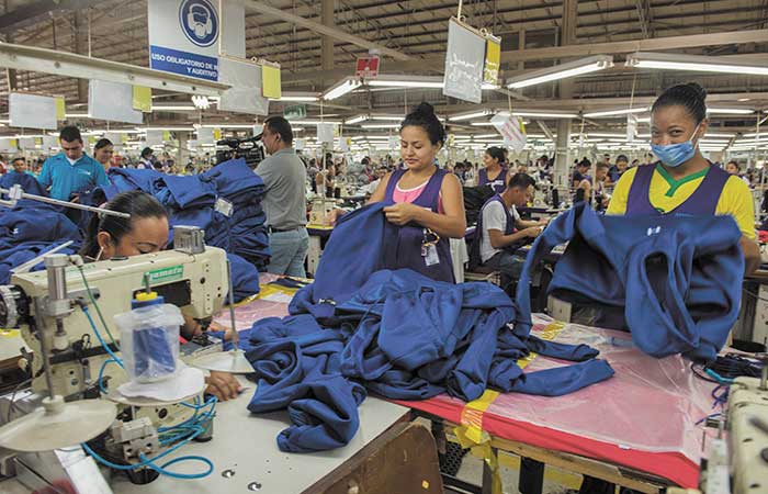 Finalmente la administración Trump impuso el paquete global de aranceles que en el caso de #Nicaragua llega al 18%...
¿Qué significa esto? ¿Qué impacto tendrá esta medida en la economía del país y en particular cuáles serán los sectores más afectados?
Intentaré responder estas