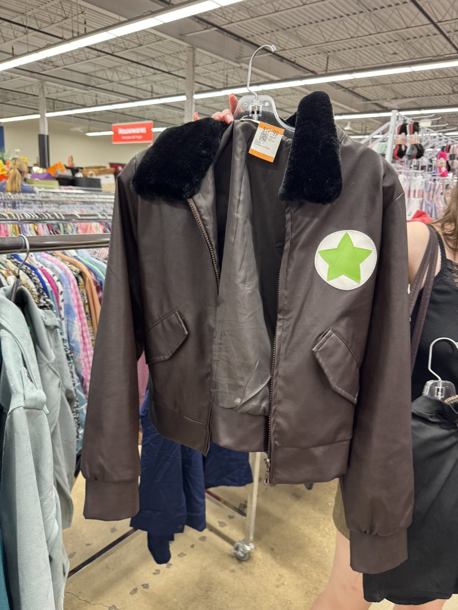 whoever donated this to the thrift store, i love you so much ❤️