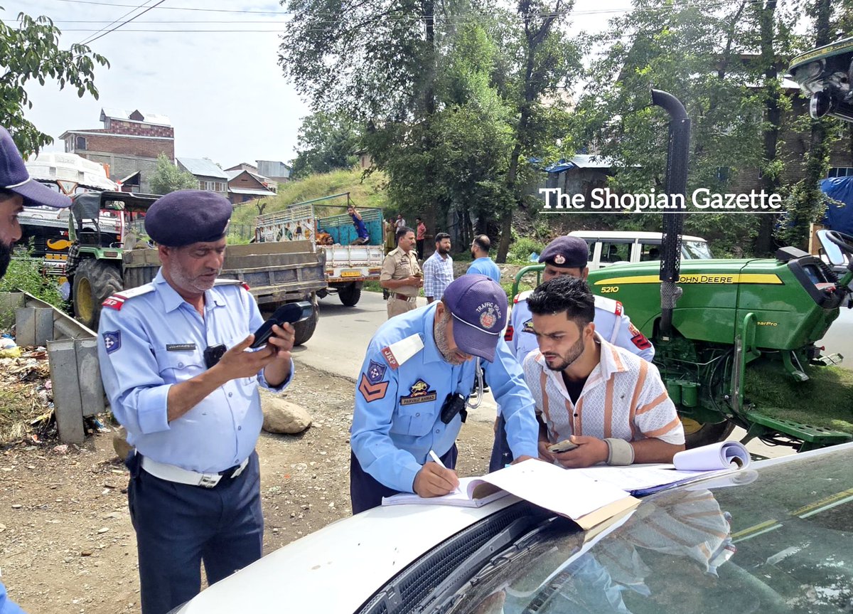 The Shopian Gazette (@shopiangazette) on Twitter photo Today, a joint enforcement drive was conducted by #ARTO_Shopian and #DySP_Traffic Mushtaq Sb at <a href="/DistrictShopian/">District Shopian</a>, particularly targeting tractor trolleys operating without HSRP and being driven by persons without valid driving licenses, mainly involved in illegal mining. Today, a joint enforcement drive was conducted by #ARTO_Shopian and #DySP_Traffic Mushtaq Sb at <a href="/DistrictShopian/">District Shopian</a>, particularly targeting tractor trolleys operating without HSRP and being driven by persons without valid driving licenses, mainly involved in illegal mining.
