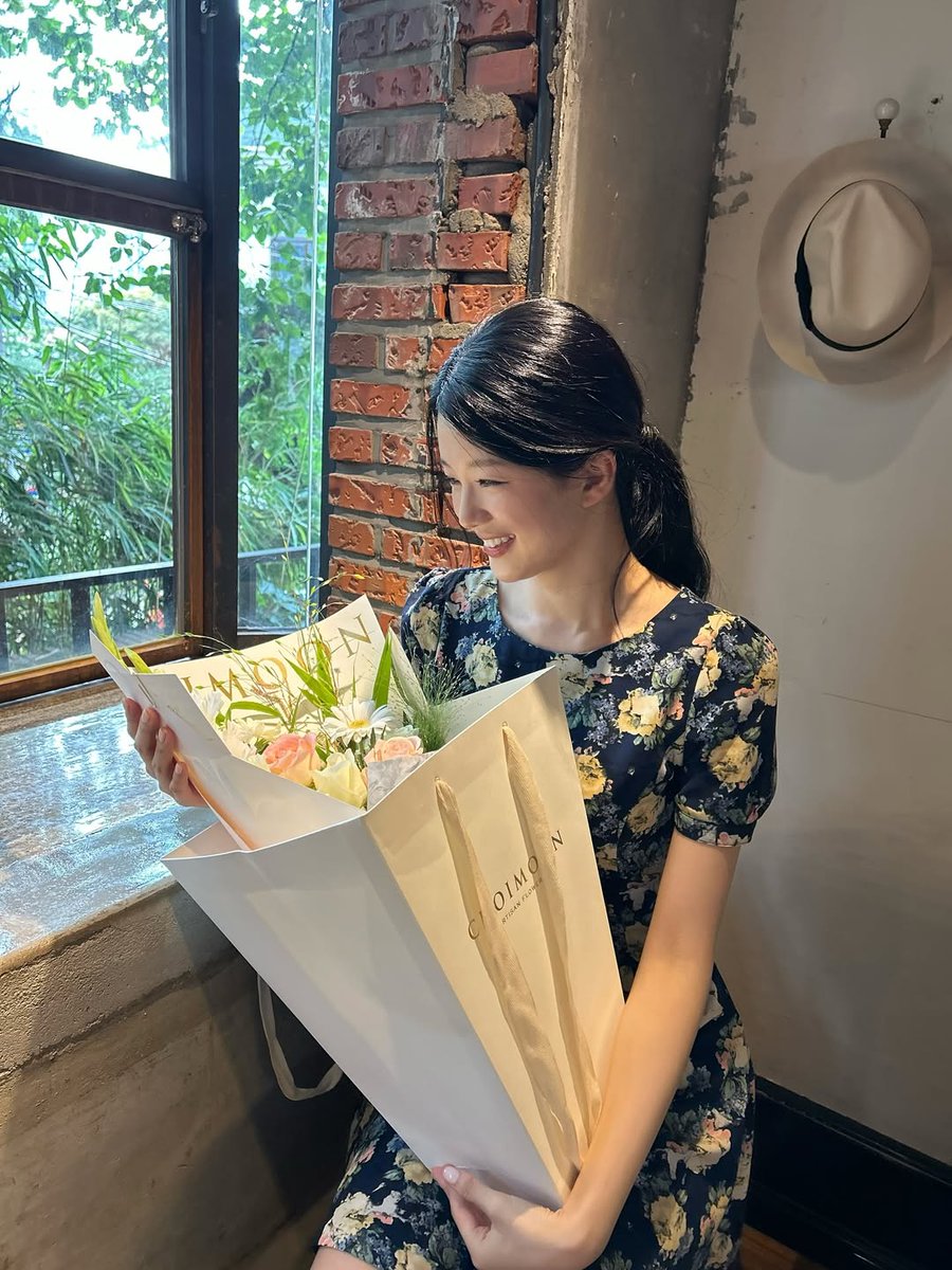 naurnew's tweet photo. jeyeon instagram update! π°
"flowers are always a joy to receive, no matter when :) The flowers may wither, but the warm heart and love you put into choosing them for me last much longer" π
#heartpairing #jijeyeon #jeyeon https://t.co/1WsjMmO9xY