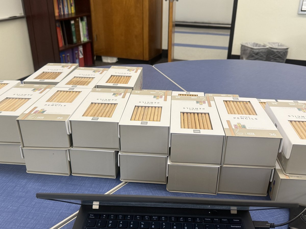AB Hosey (@drabhosey) on Twitter photo This year I bought each teacher a new box of 96 pencils to start the year.I picked a different color than traditional yellow so that teachers know “ that’s their pencil”when they loan them to students.ALL Teachers ❤️ new school supplies it’s in our DNA!#teamfloydms <a href="/FloydMSCobb/">FloydMSCobb</a> This year I bought each teacher a new box of 96 pencils to start the year.I picked a different color than traditional yellow so that teachers know “ that’s their pencil”when they loan them to students.ALL Teachers ❤️ new school supplies it’s in our DNA!#teamfloydms <a href="/FloydMSCobb/">FloydMSCobb</a>