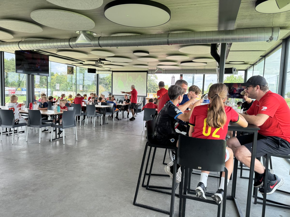 Het laatste middagmaal van de zomerstage. 🍽️