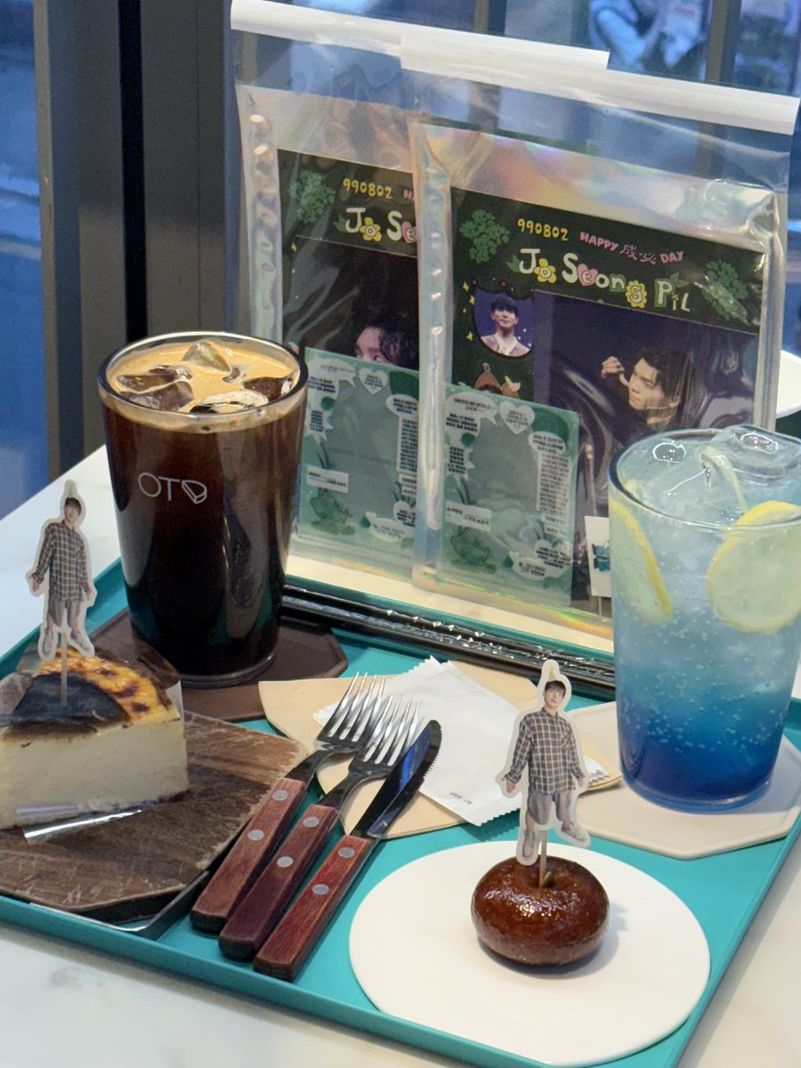 개굴개굴 필릴리 생카 참석 완🍀
댕로에서 제일가는 개구리씨의 생일을 미리 축하함니더🐸
디피도 짱 이쁘고 개성주악 자첫인데 짱맛이자나〰️💚

#성필로_채워질_여름에서
#조성필과_성필이와_필릴리와_필이들의_이야기
#여름이_너무_짧다면_필릴리와_함께_춤을_춰