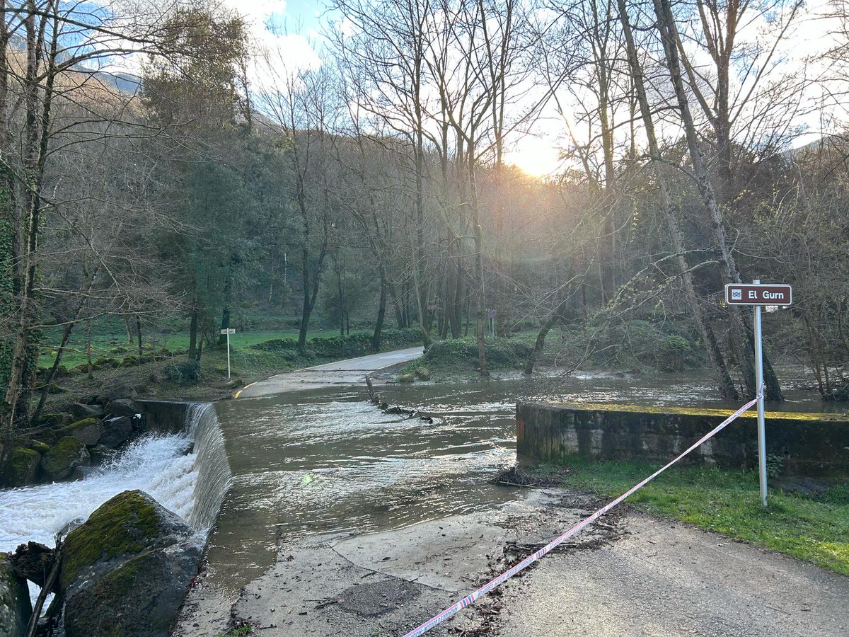 CST (@cst_terr) on Twitter photo 📺El Dr. Joan Martí (<a href="/nrams_csic/">nrams</a>) i l'Estel Guillaumes (<a href="/FESOlot/">FES / Olot</a>) han passat per <a href="/olotelevisio/">Olot Televisió</a> per explicar el curs d'Avaluació i Gestió del Risc Natural👩💻🌋 on alguns membres del <a href="/cst_terr/">CST</a> hi participem com a docents. 👀👉youtube.com/watch?v=VTcQ5A…
<a href="/fundacioudg/">Fundació Universitat de Girona</a> <a href="/IDAEA_CSIC/">Inst. of Environmental Assessment & Water Research</a> <a href="/CSIC/">CSIC</a> 📺El Dr. Joan Martí (<a href="/nrams_csic/">nrams</a>) i l'Estel Guillaumes (<a href="/FESOlot/">FES / Olot</a>) han passat per <a href="/olotelevisio/">Olot Televisió</a> per explicar el curs d'Avaluació i Gestió del Risc Natural👩💻🌋 on alguns membres del <a href="/cst_terr/">CST</a> hi participem com a docents. 👀👉youtube.com/watch?v=VTcQ5A…
<a href="/fundacioudg/">Fundació Universitat de Girona</a> <a href="/IDAEA_CSIC/">Inst. of Environmental Assessment & Water Research</a> <a href="/CSIC/">CSIC</a>