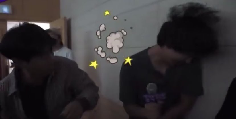 하영이 움직일 때마다
머리 많고 곱슬거려서 
한 움큼씩 펄럭펄럭ㅋㅌㅋㅌㅋㅌㅋㅋㅋ