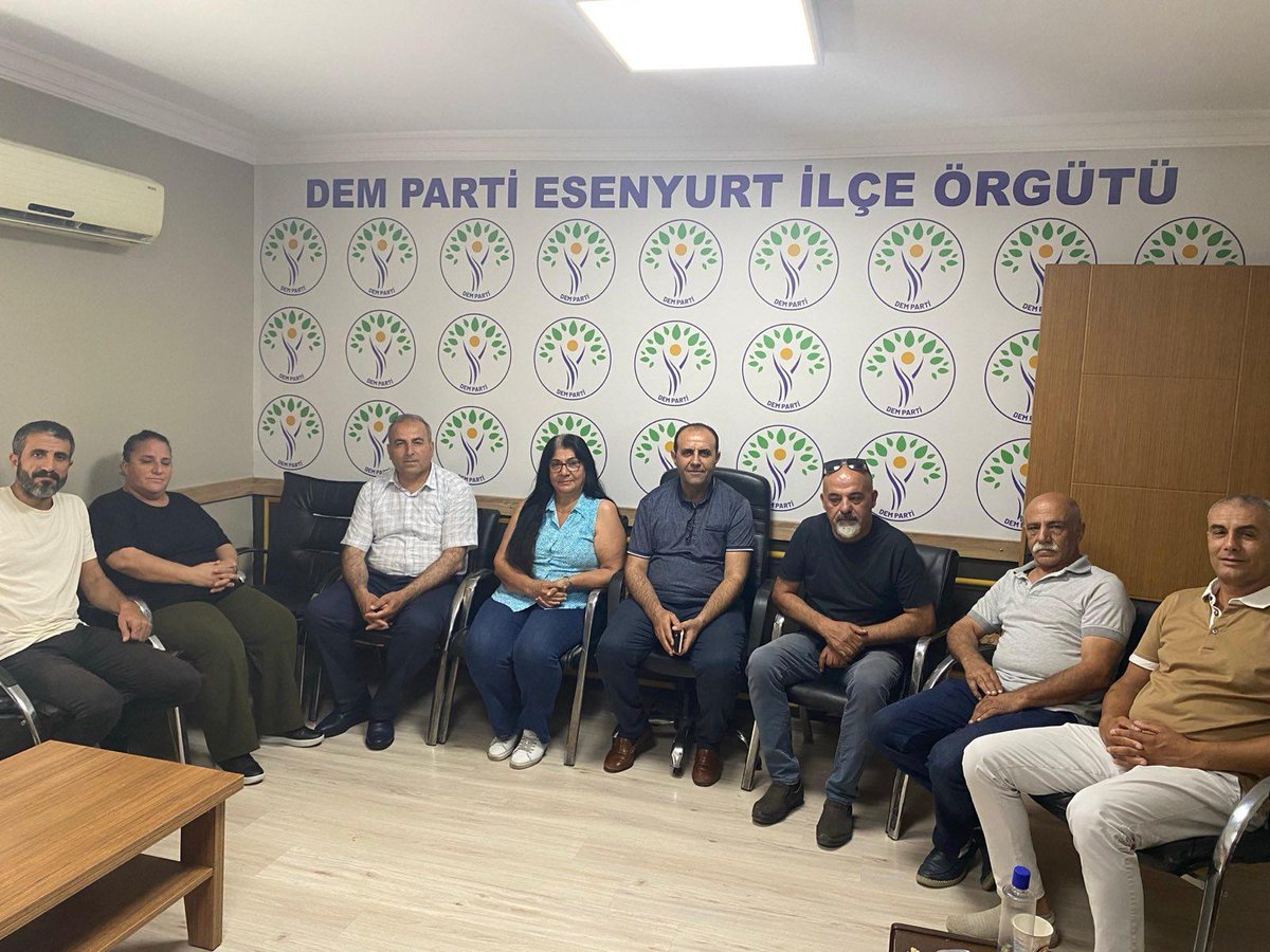 DEM Parti Esenyurt İlçe Örgütümüzü ziyaret ettik. İlçe Yönetimimize ilgi ve alakalarından dolayı çok teşekkür ediyoruz.