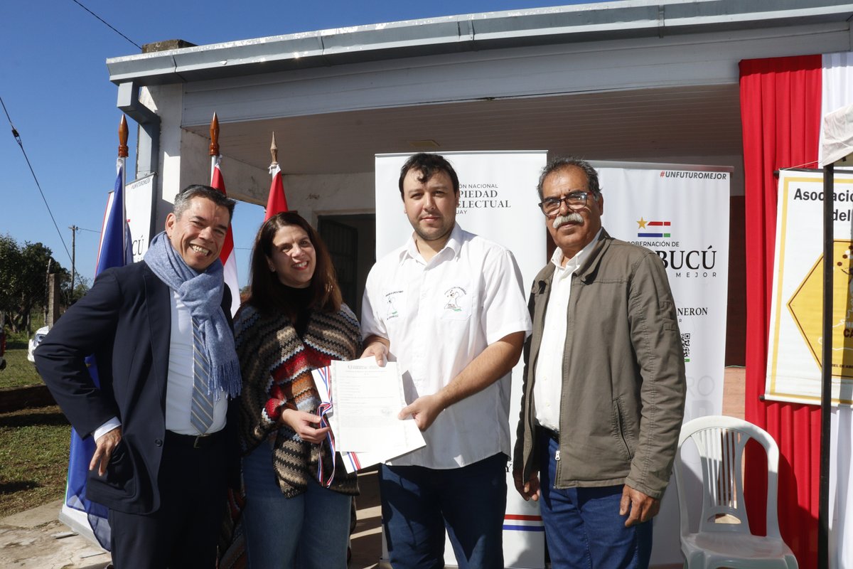 🇵🇾🍯¡Histórico para Paraguay!

Miel de Ñeembucú se convirtió en la primera indicación geográfica o IG registrada del país, gracias al trabajo de productores locales, autoridades nacionales <a href="/dinapipy/">DINAPI</a>  y apoyo de la <a href="/EU_IPO/">European Union Intellectual Property Office</a> a través de AL-INVEST Verde DPI

👉internationalipcooperation.eu/es/alinvest-pi…
