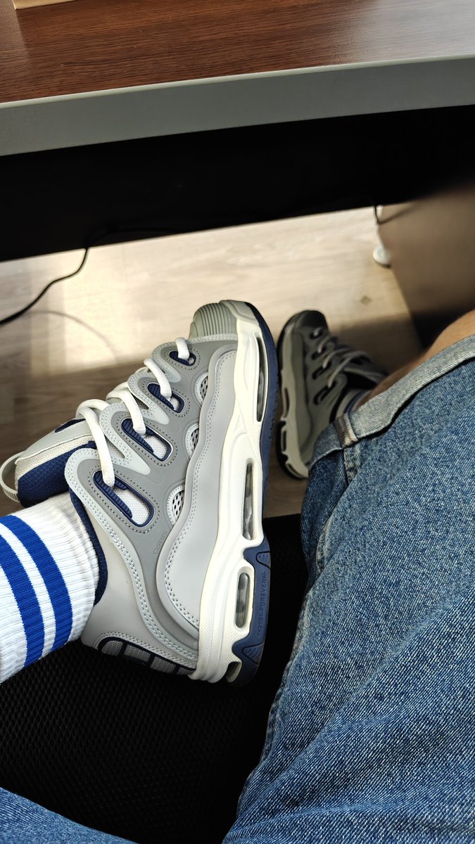 Alex72348451's tweet photo. #osirisd3 #osirisd32001 #osirisshoes #puffyskateshoes #puffysneakers #sneakerfetish #skateshoes https://t.co/SrYUBqWzyq